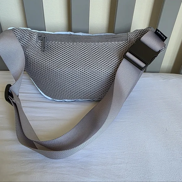 LOQI Metallic Gray Reflective Belt Bag NWT - Picture 5 of 11